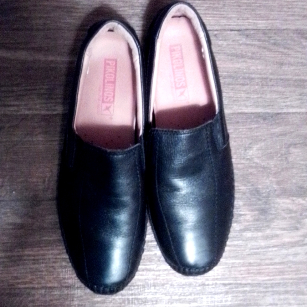 Black Pikolinos Jerez Loafers Size 10 in Great Condition.